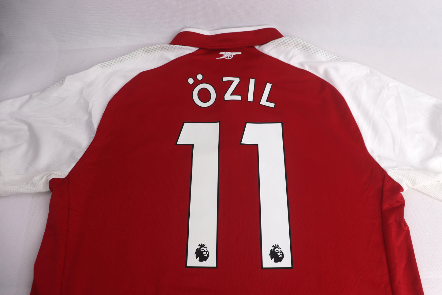 Arsenal 2017 Home Ozil [L]